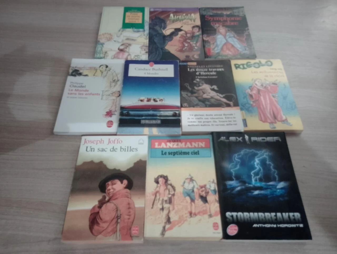 Lot de 10 livres de poches divers (2.99 les 10)(38)